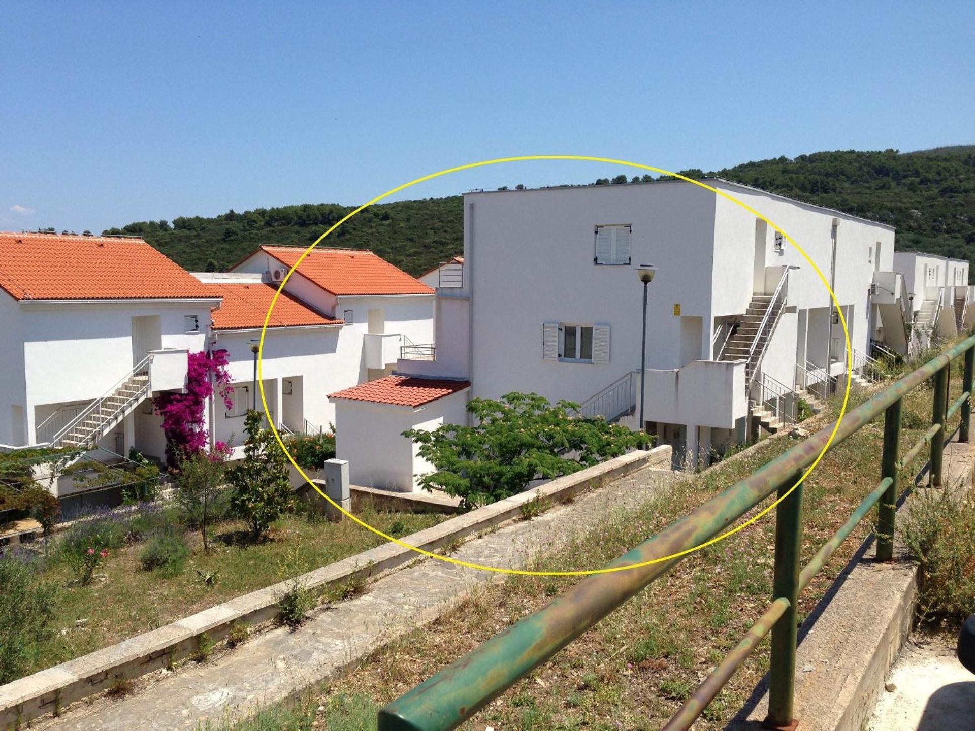 Apartment Bubi Necujam Luaran gambar